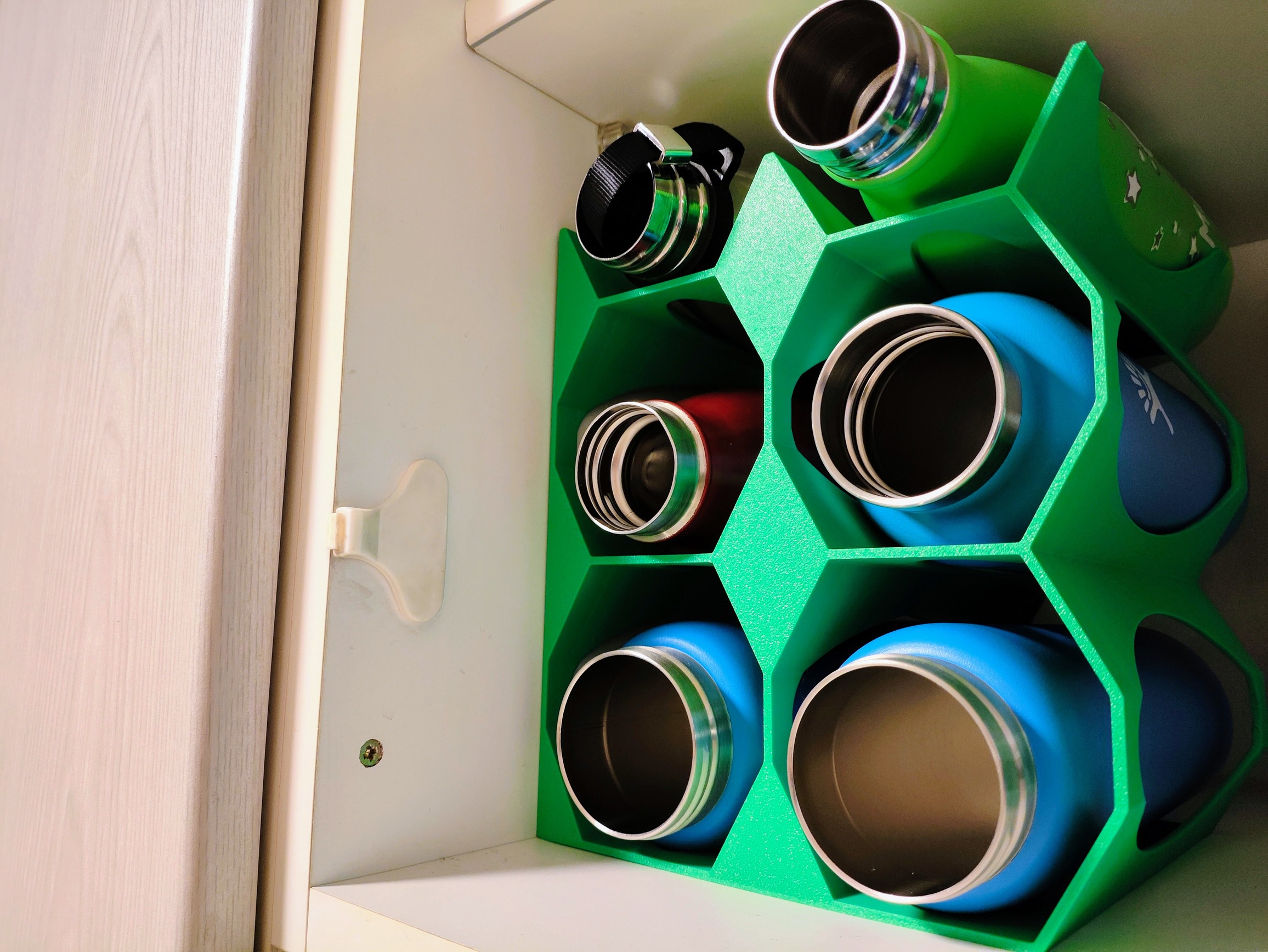 Flaschen-Ablage (Wasser & Wein) – Regal für bis zu 6 Flaschen